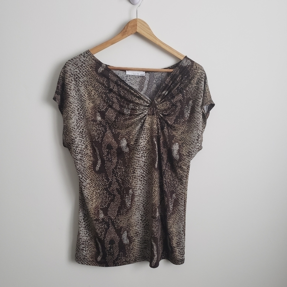 ⭐3/$25⭐ Lucy & Laurel Snake Print Short Sleeve Stretchy Blouse Asymmetri…